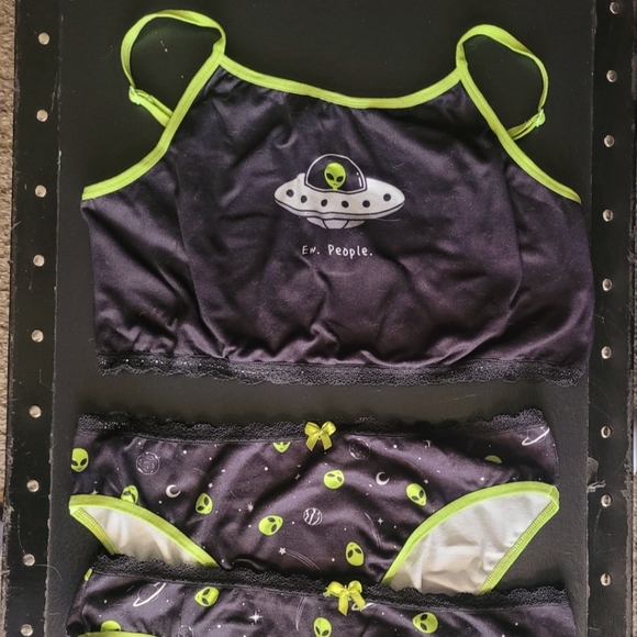 🖤Bioworld Ew People Bralette & 2 pants set - Picture 5 of 7